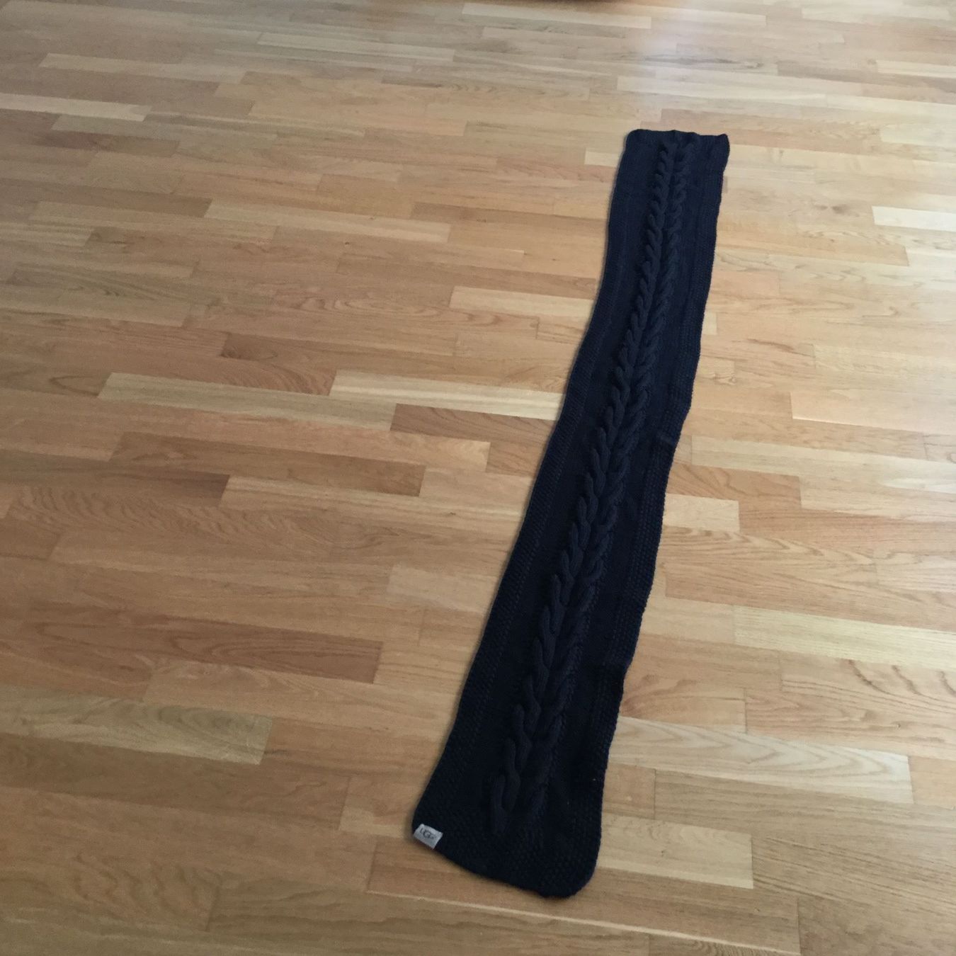 Foulard & Sciarpe: UGG Schal Schwarz Unisex – Usato da Zürich venduto da froschchen79 5
