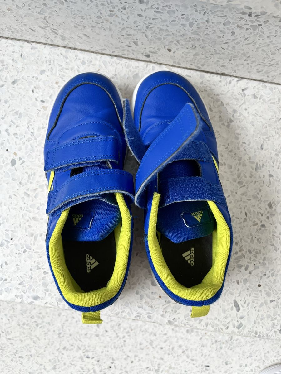 Adidas Scarpe per ragazzi: Hallenschuhe Adidas Gr. 35.5 – Usato da Luzern venduto da Aldabema 7