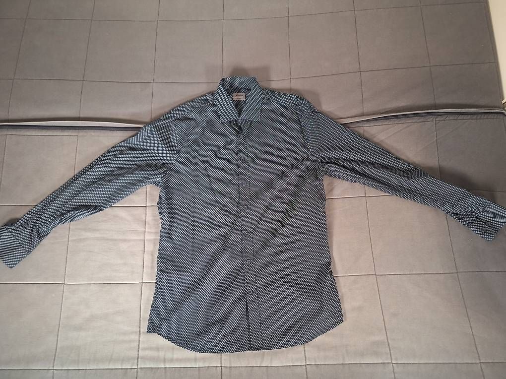 Camicette: Studios patterned shirt

Studios patterned shirt – Usato da Kriens venduto da Jeremyt05