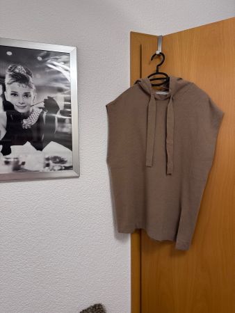 Ärmelloser Strick-Hoodie/Pullunder Beige