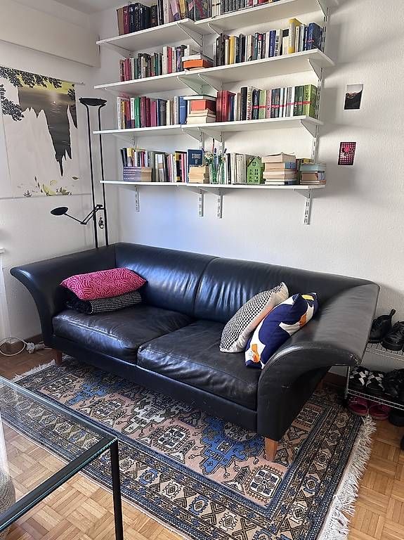 Sofas: Schwarzes Ledersofa zu verschenken – D'occasion à Zürich par Noanba