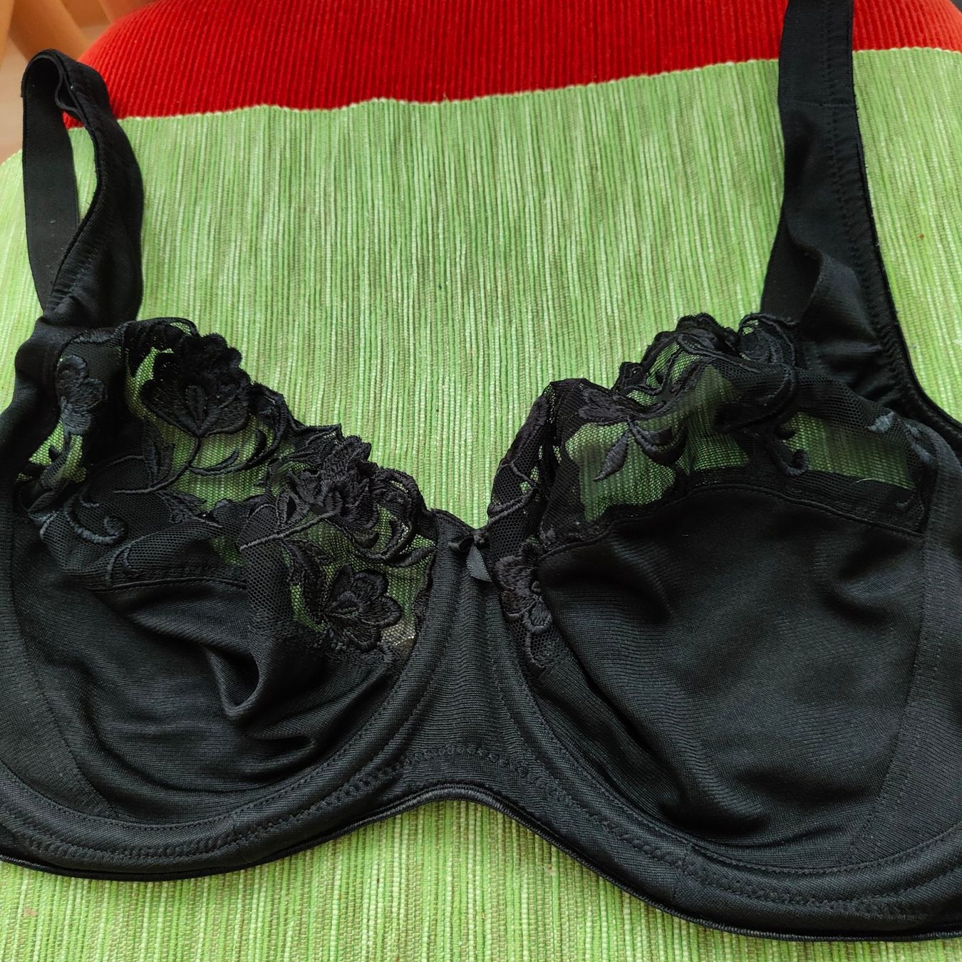 Altra biancheria intima: Felina BH schwarz mit Spitzen Gr. 95C Fr. 5.- – Usato da Lohn SH venduto da flyerc9