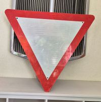 Verkehrsschild / Strassen Schild kein Vortritt Gross