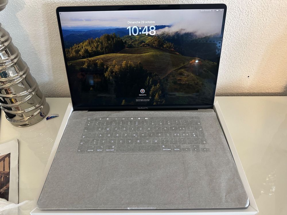 APPLE MacBook Pro TouchBar (16", i7, 16 GB, 1TB SSD) NEUF 1