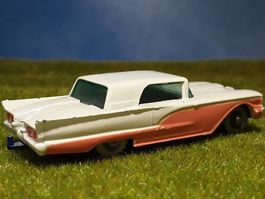 Ford Thunderbird _ Matchbox 75 a Lesney _ blaue Bodenplatte