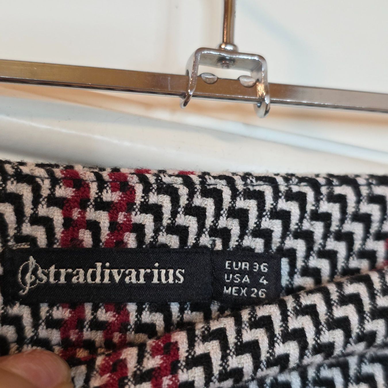Stradivarius Hosen: Stradivarius Karohose Gr. 36/S Rot-Grau – Gebraucht aus Wald ZH von CapLux 3