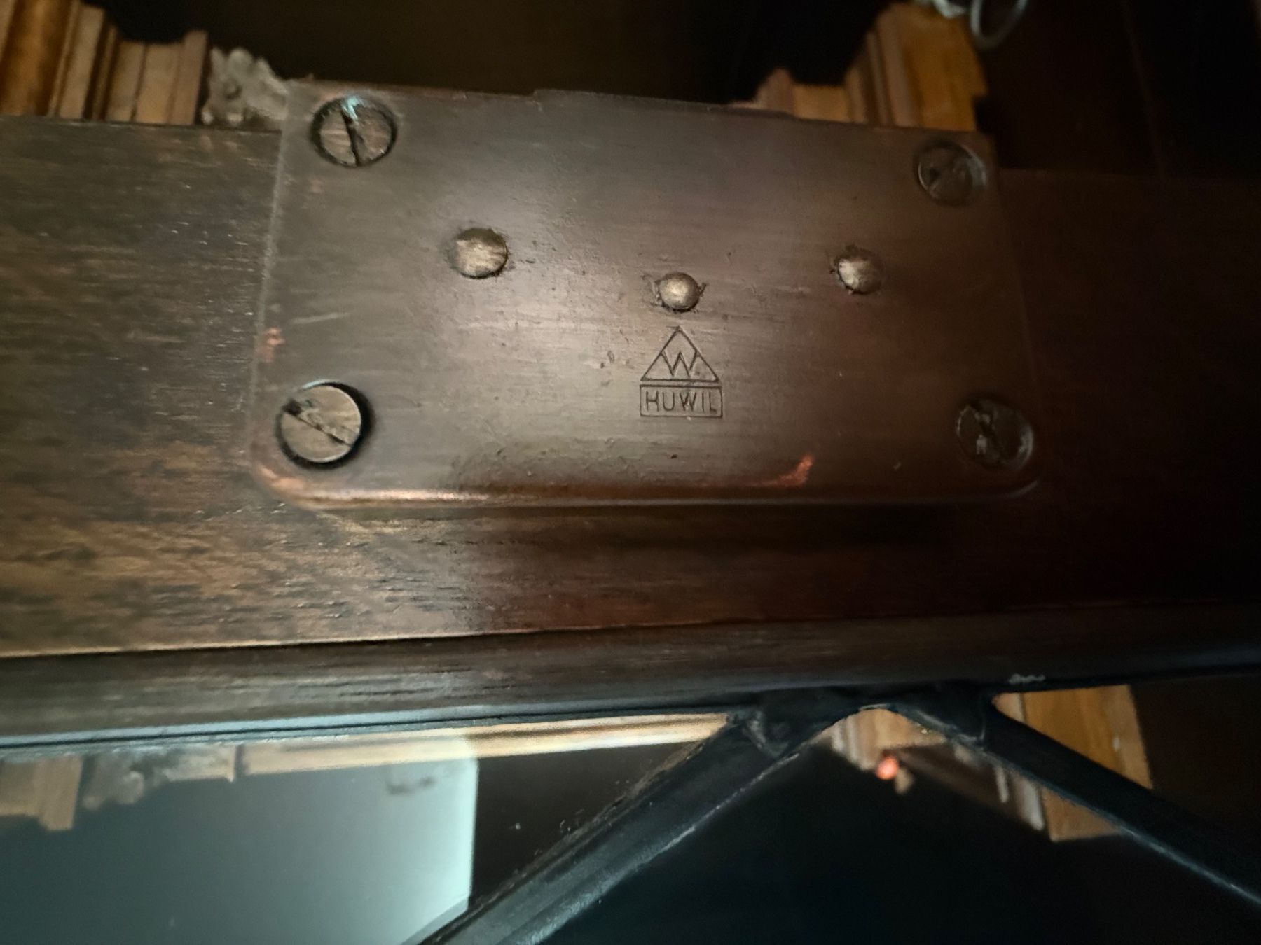 Armadi: Rustikale Eckwohnwand aus Eiche mit Vitrine, massiv – Usato da Itingen venduto da uhu777 6