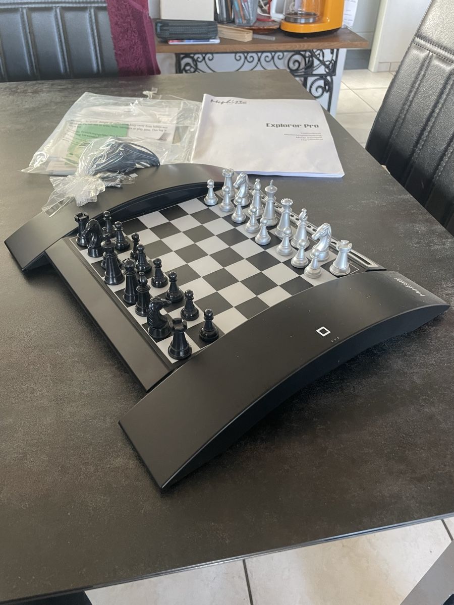 Giochi: Jeu d'échecs électronique Saitek Mephisto Explorer Pro – Usato da Vallamand venduto da Bricbracbroc82 2