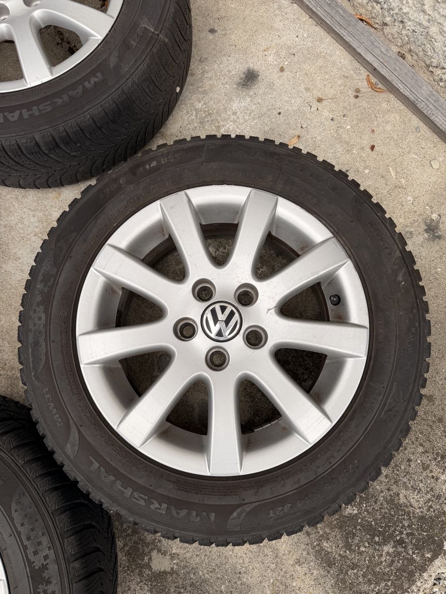 Volkswagen Pneumatici & Ruote complete: VW Winterkompletträder  – Usato da Täuffelen venduto da jul_8y7z 4