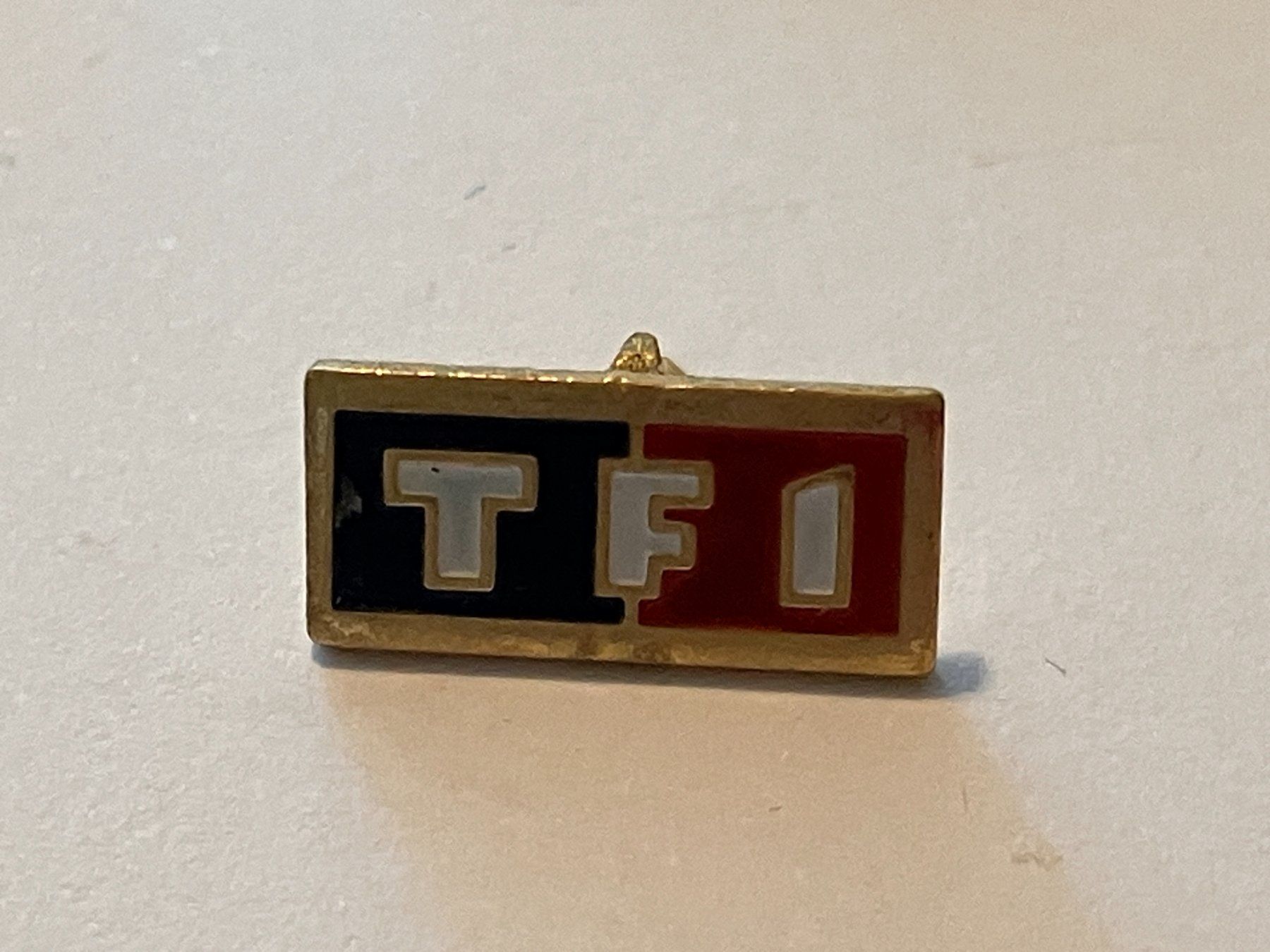 Placchette & Badge: 1 Pin TF1 – Usato da Basel venduto da djwwpp