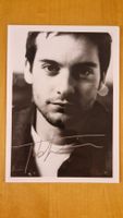 Tobey Maguire, Original Autogramm auf Foto in s/w