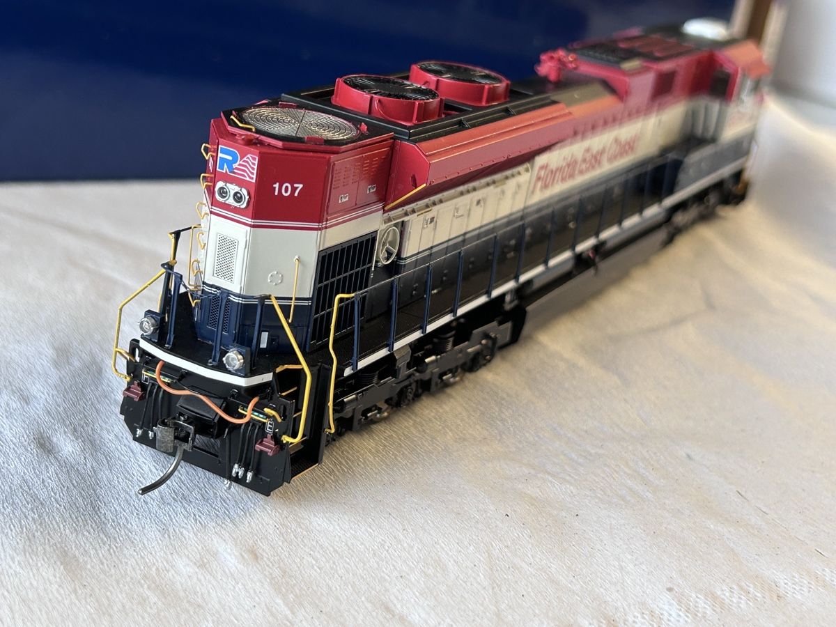 Athearn Modelleisenbahnen: SD70M-2 FEC #107 – Neu (gemäss Beschreibung) aus Leuzigen von pierrot-ho 6