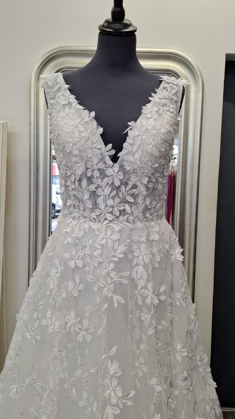 Vestiti: Brautkleid mit Blumenmuster – Nuovo (secondo la descrizione) da Uster venduto da VMT. 1