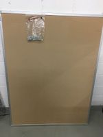 Pinwand mit Stecknadeln
