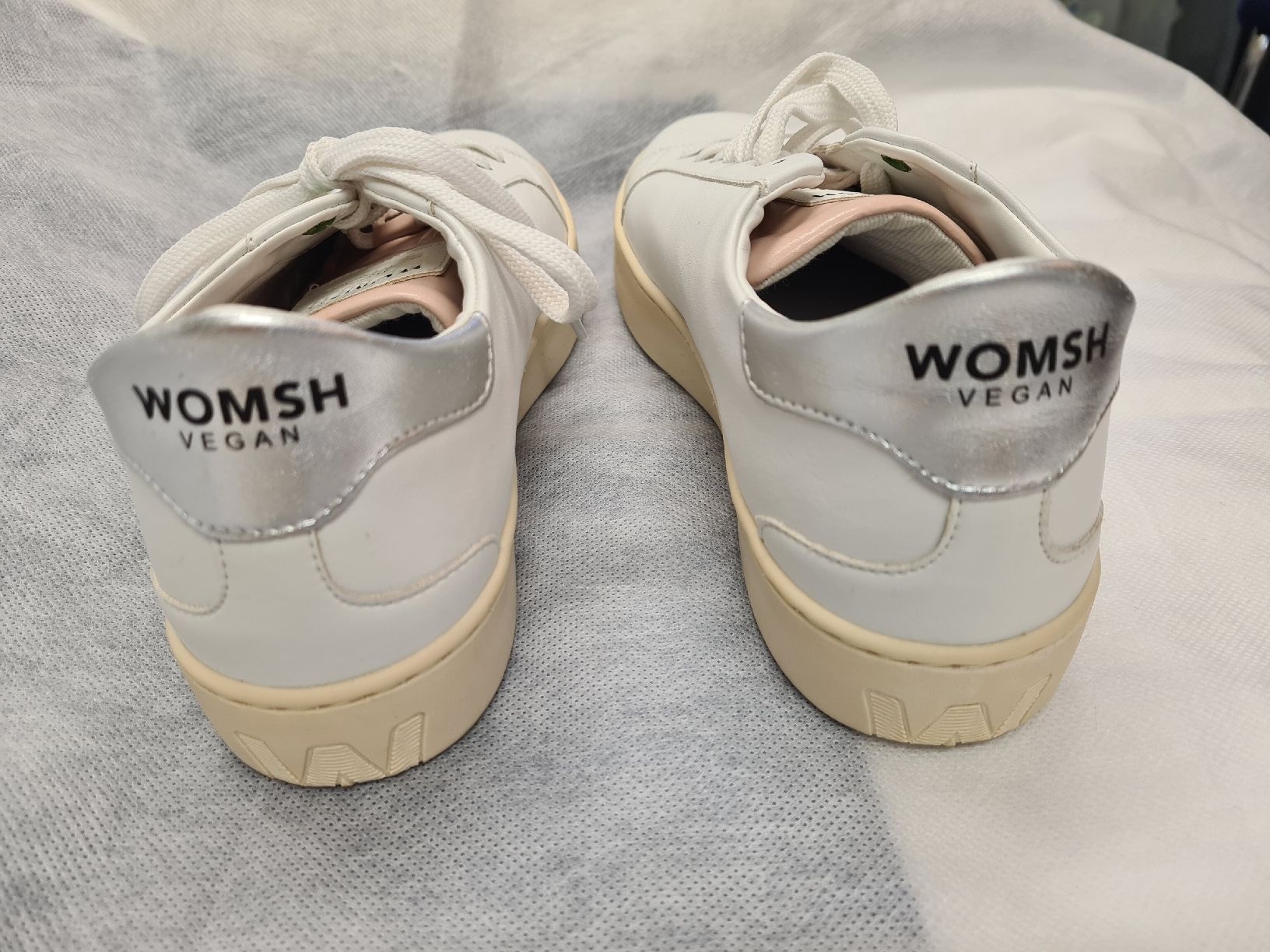 Damenschuhe: WOMSH SNEAKER WEISS/ROSA GR.39 – Gebraucht aus Adlikon von jahr01 2