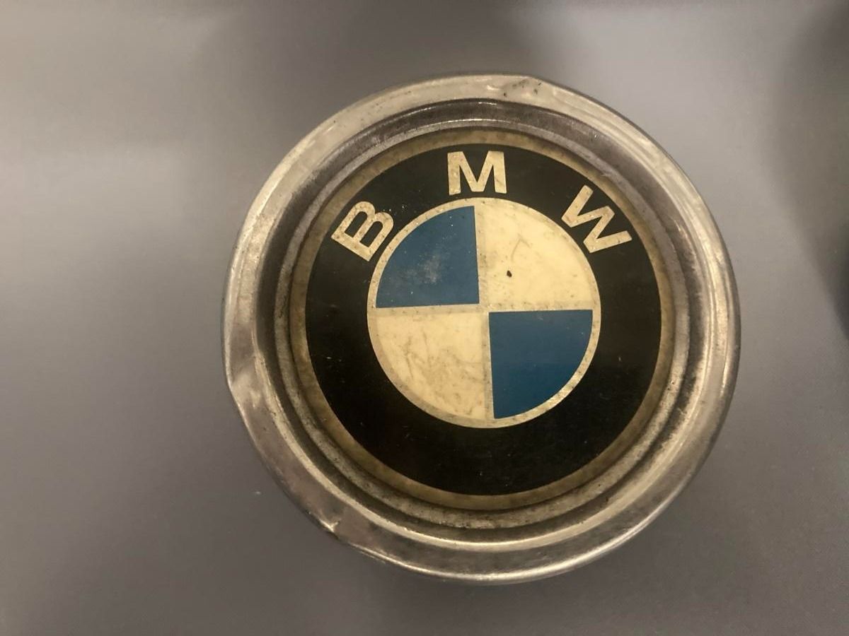 BMW Tutti pezzi di ricambio auto: BMW Radkappen zu 320 – Usato da Bern venduto da Spomme