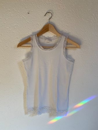 Top blanc à dentelle
