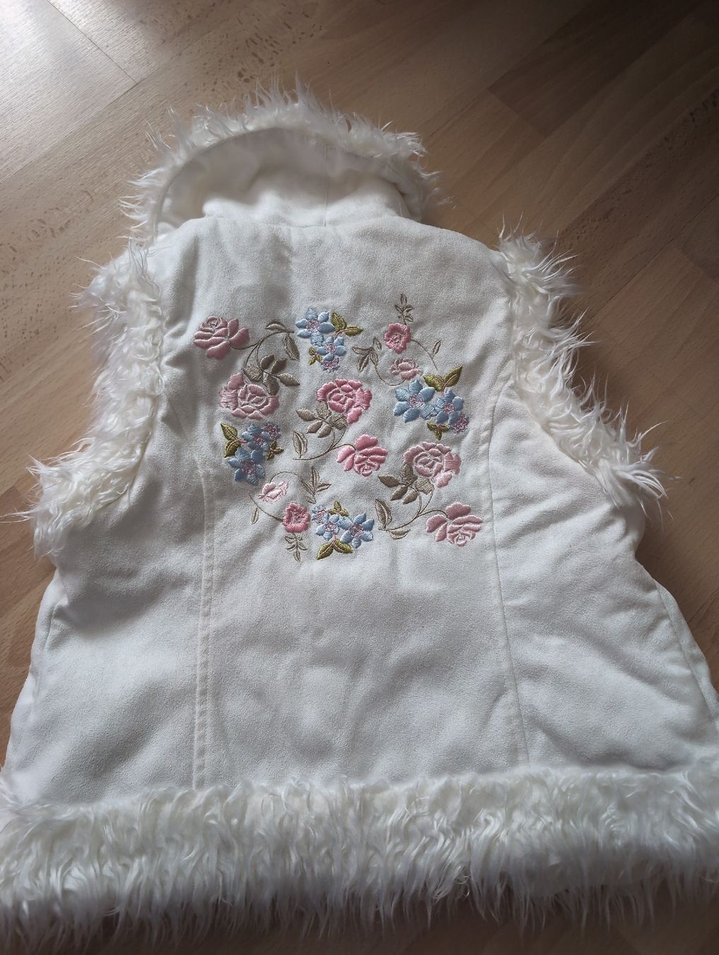 H&M Giacche & Cappotti: H&M Weste Mädchen Gr. 122 weiss – Usato da Unterägeri venduto da Fiobi 2