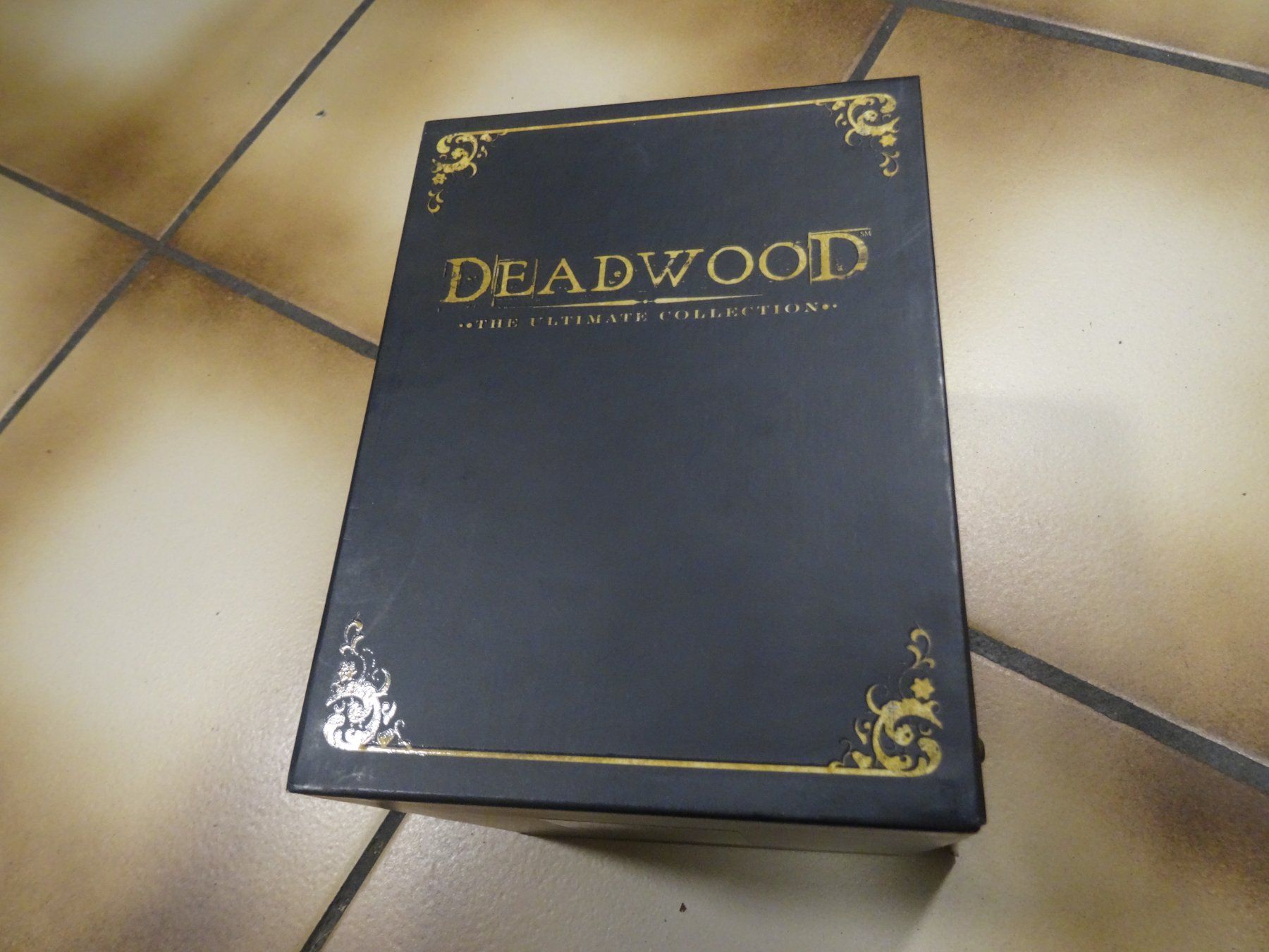 Tutti i DVDs: Deadwood - The Ultimate Collection DVD – Usato da Olten venduto da Disc-Verkauf 3