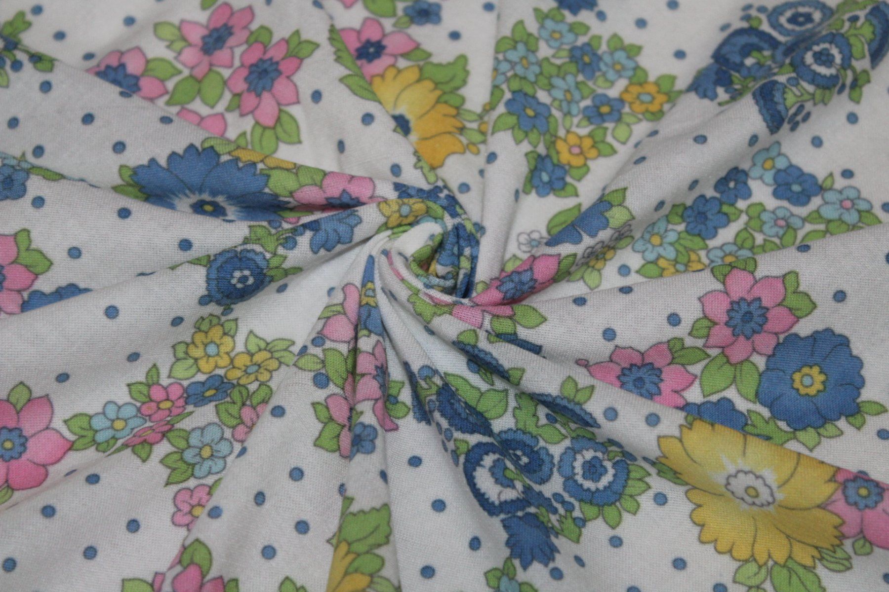 Tessuti: Stoff Jersey Vintage weiss/Blumen – Nuovo (secondo la descrizione) da Obfelden venduto da solomon111 1