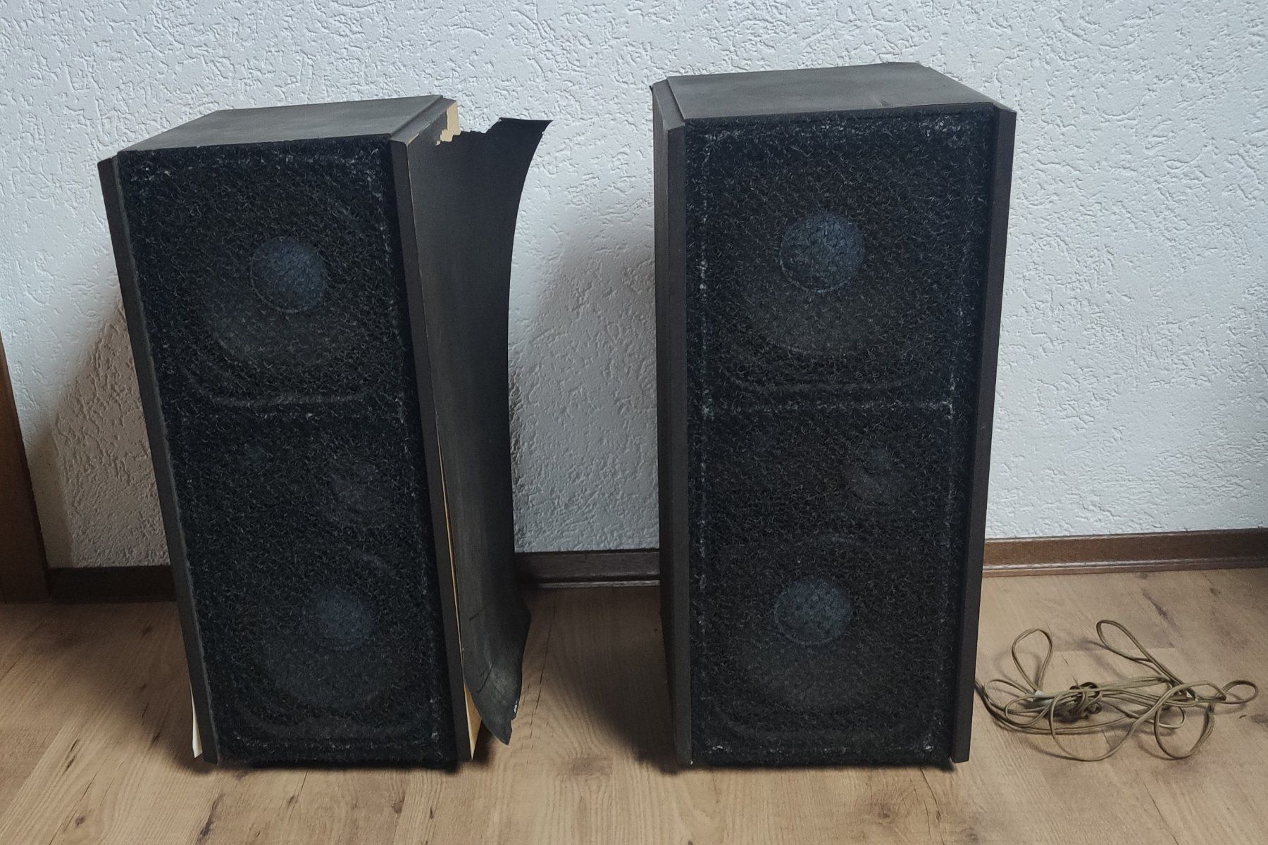 Magnat Lautsprecher: 2 haut-parleurs MAGNAT à réparer. – Gebraucht aus Lamboing von Qtrica