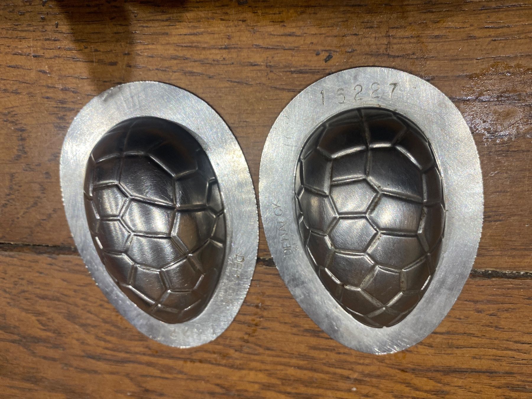Teglie da forno: Moule chocolat schokoladenform œuf 7cm – Usato da Lajoux JU venduto da Briard0