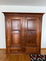 Wunderschöner antiker Nussbaum-Schrank ca.1780, restauriert