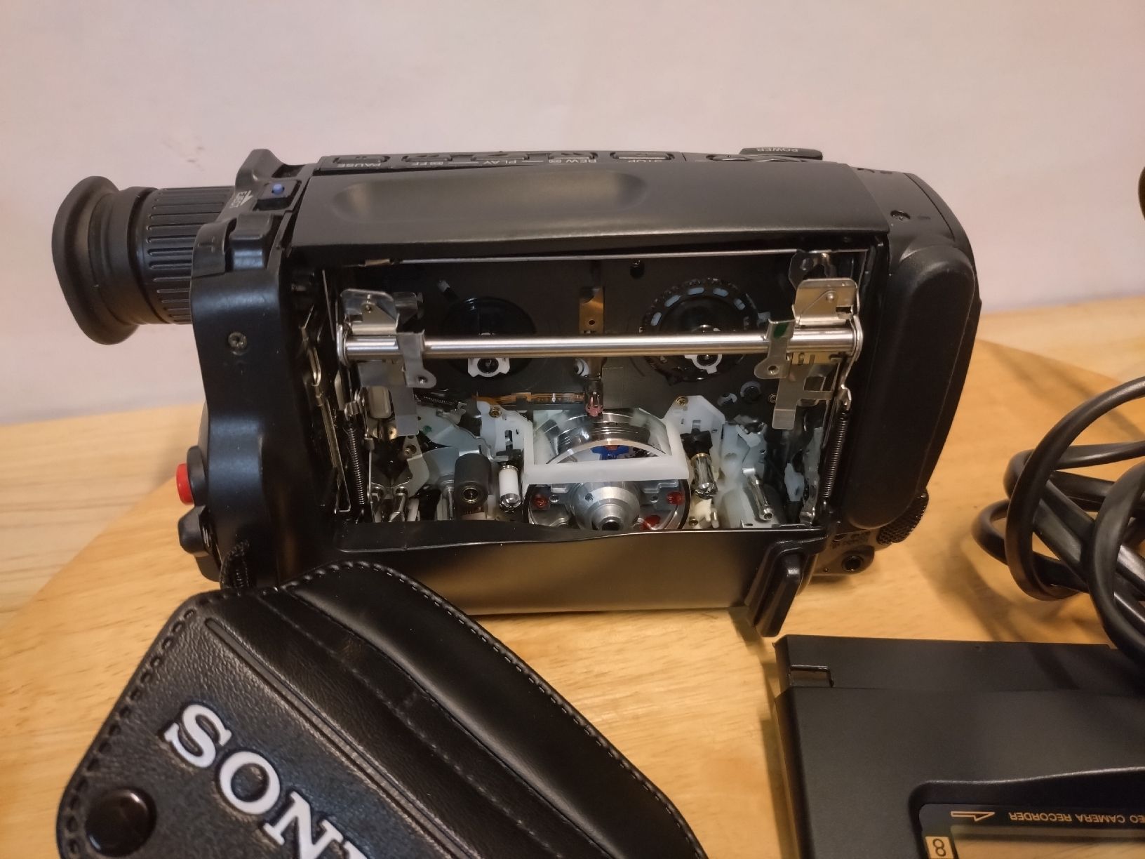 Sony Videocamere: Caméscopes Sony CCD-TR330E + TR350E HI8 – Difettoso da Farvagny-le-Grand venduto da LaCaverne 3