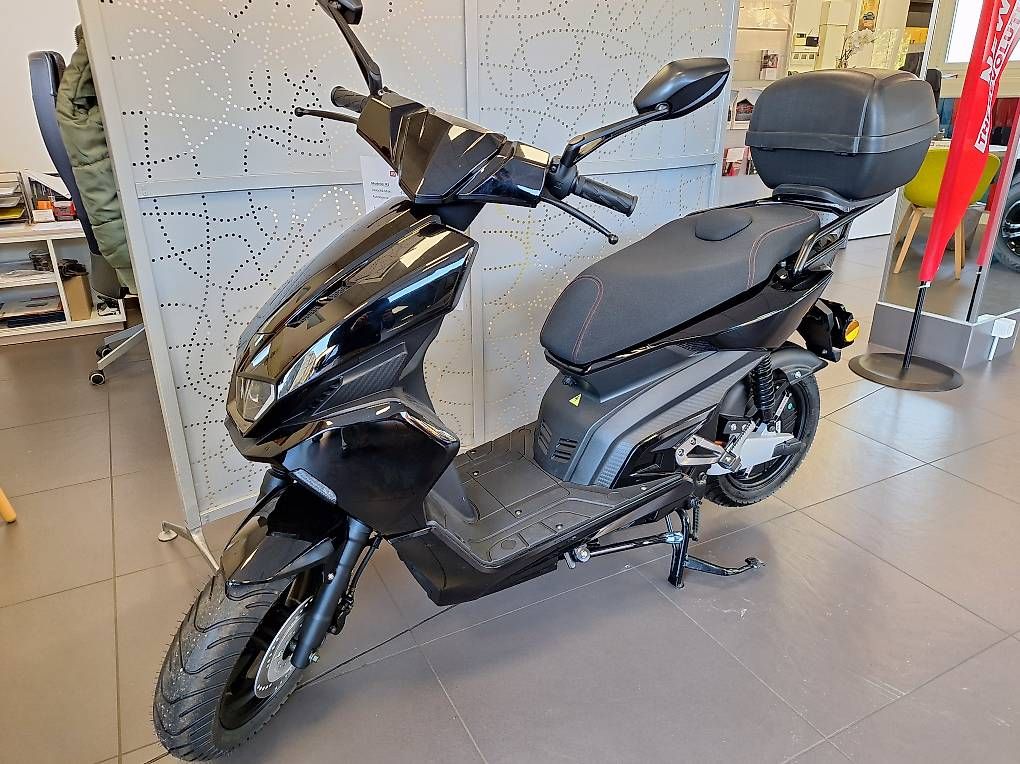 Scooters: UGBEST R3 scooter elettrico – Gebraucht aus Coldrerio von ven_v7yp