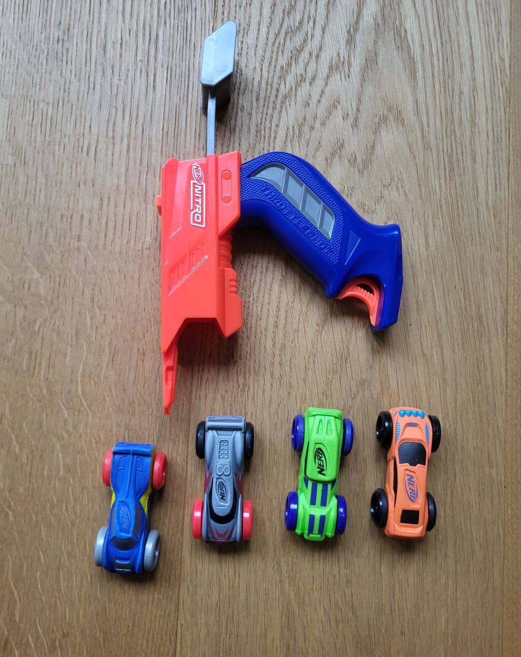 Hasbro Giocattoli: HASBRO Nitro Throttleshot Blitz inkl. 4 Autos – Usato da Richterswil venduto da Rem2011 1