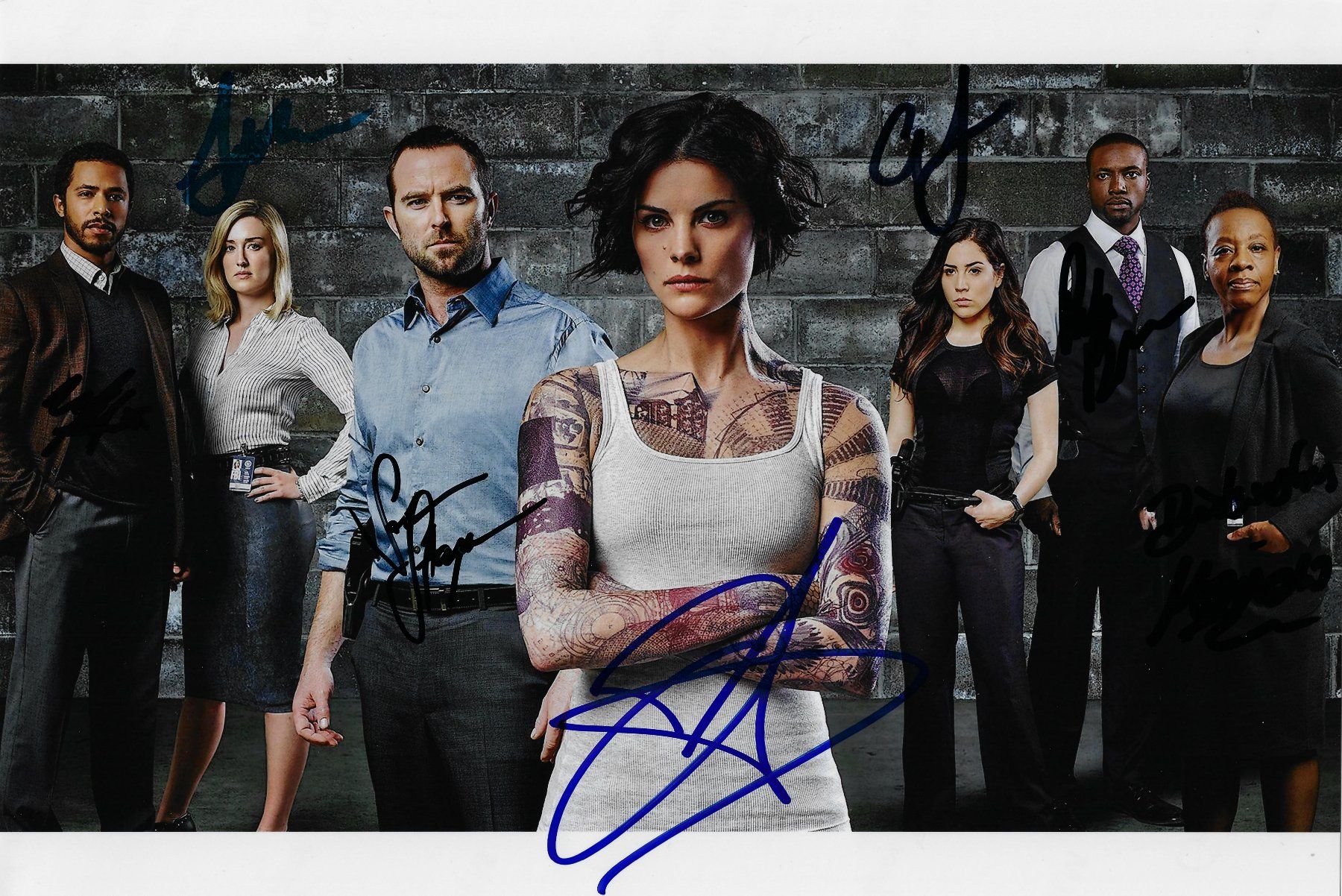 Autografi: Original Autogramm Cast Blindspot (Foto A4) – Usato da Ziefen venduto da Dancer99