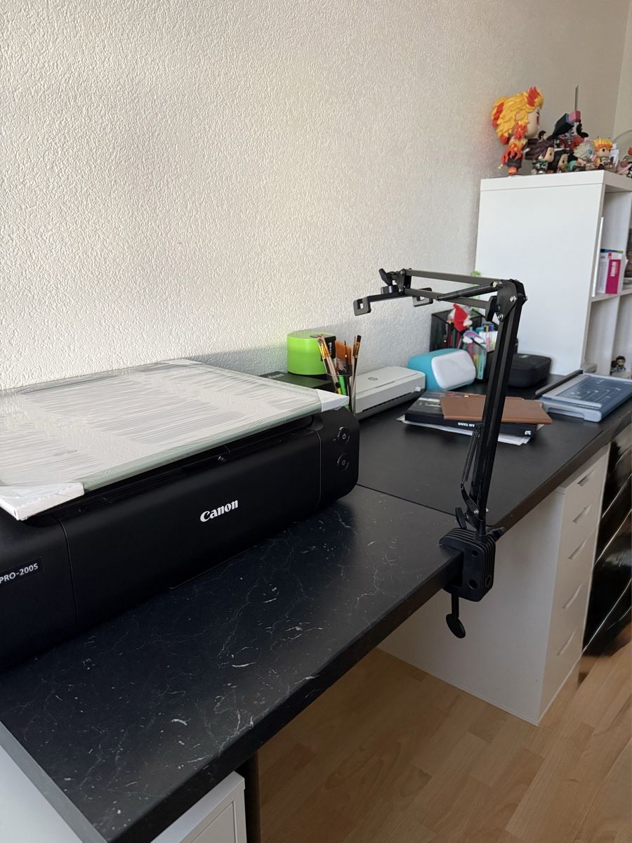 Schreibtische: Bureau Ikea noir  – Gebraucht aus La Chaux-de-Fonds von fet_qd7m