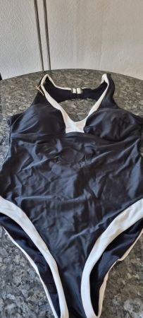 Badeanzug Up2 Fashion schwarz weiss Grösse 36/38 neu