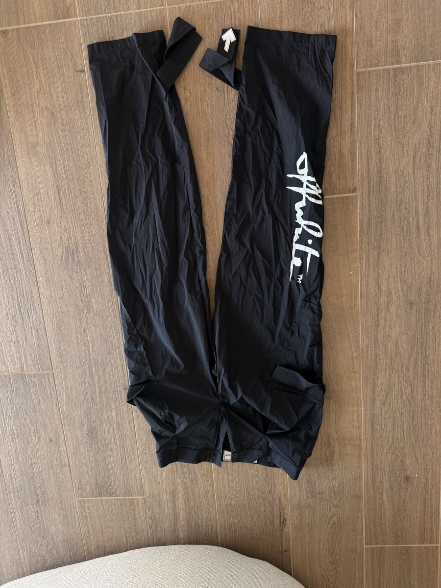 Off-White Pantaloni: Off-White Athleisure Black Pants, Size S, Great Condition! – Usato da Zürich venduto da Bellinka23