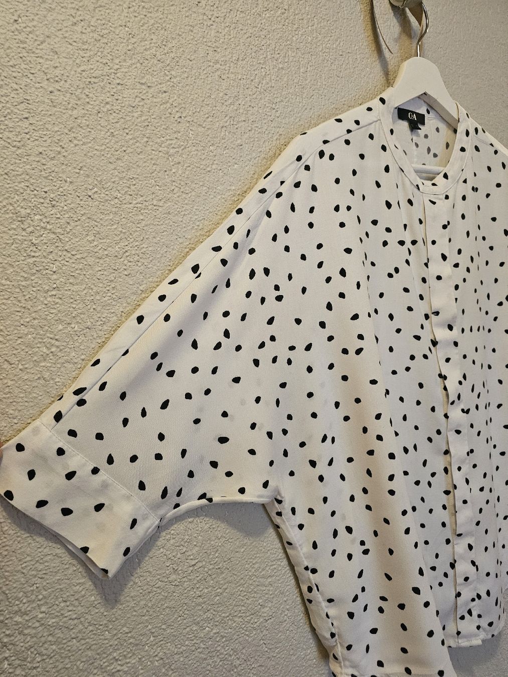 C&A Camicette: Leichte Bluse von C&A, Gr. 40, Weiss/Schwarz gepunktet, – Nuovo (secondo la descrizione) da Bern venduto da Oscarella 2