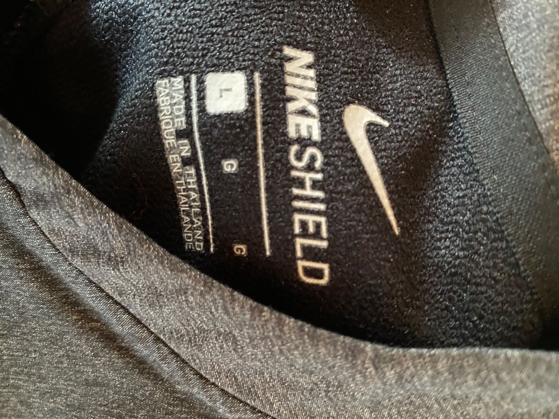 Nike Maillots de corps & Pantalons: Nike Shield Shirt Gr. L – D'occasion à St.Gallen par maierm01 2