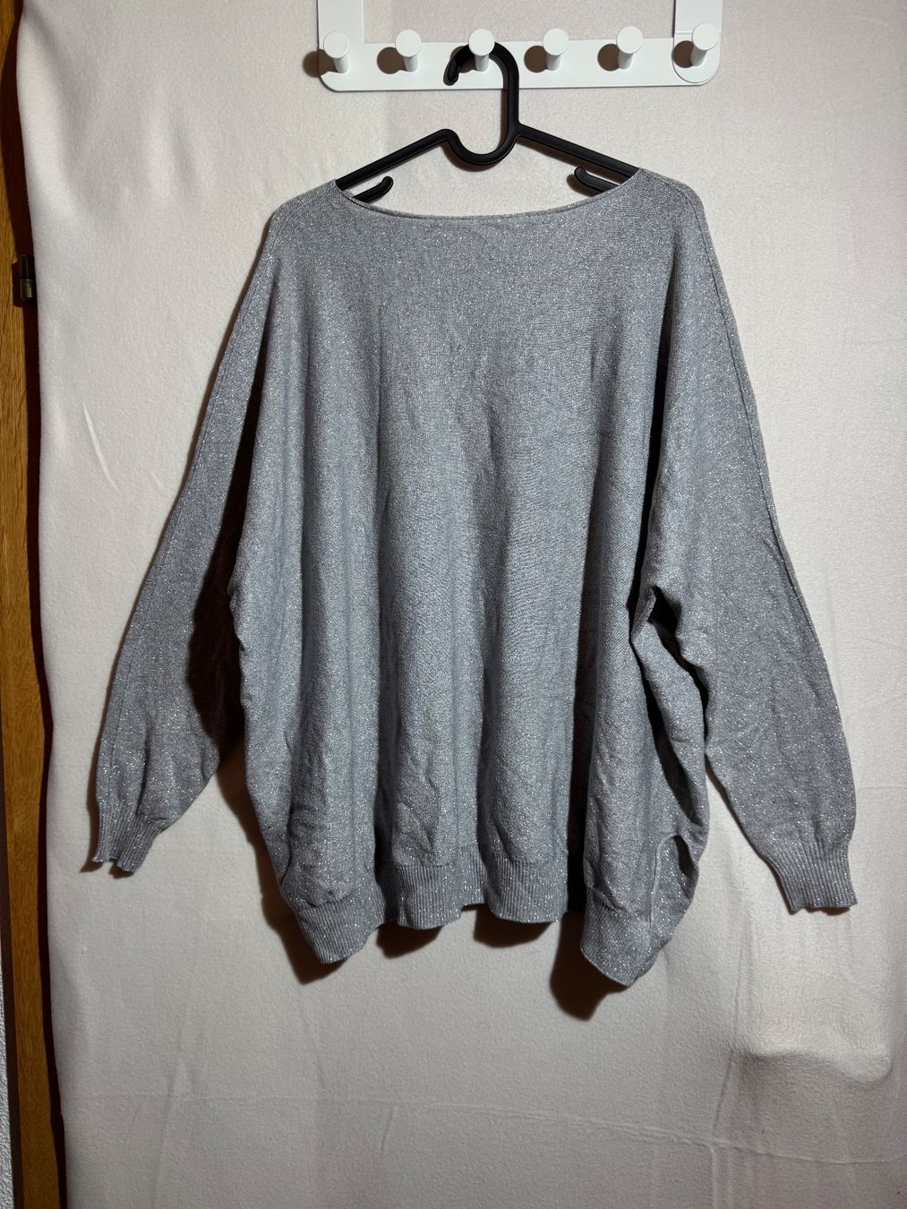 Maglioni & Felpe: Grauer Pullover mit Silberfäden ca Gr. XXL – Usato da Grosswangen venduto da SALE_SALE_SALE