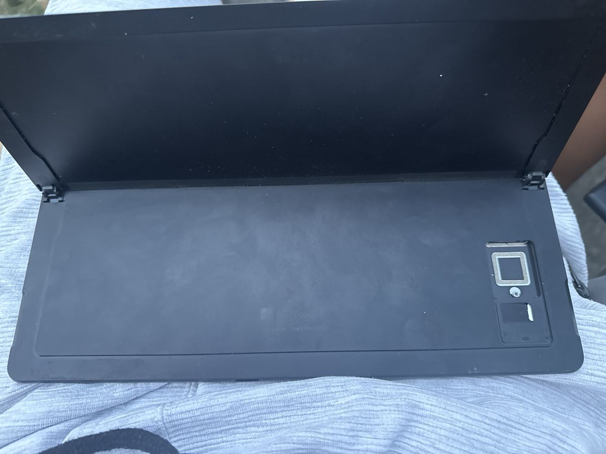 Microsoft Tablet PC: Microsoft Surface Pro X mit 8GB Ram / SQ1 / LTE – Difettoso da Olten venduto da HoYa01 2