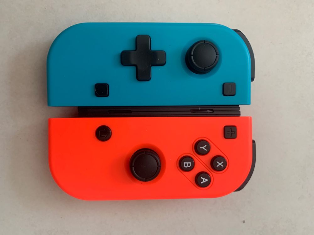 de Nintendo Switch joycon générique rouge et bleu Kaufen auf
