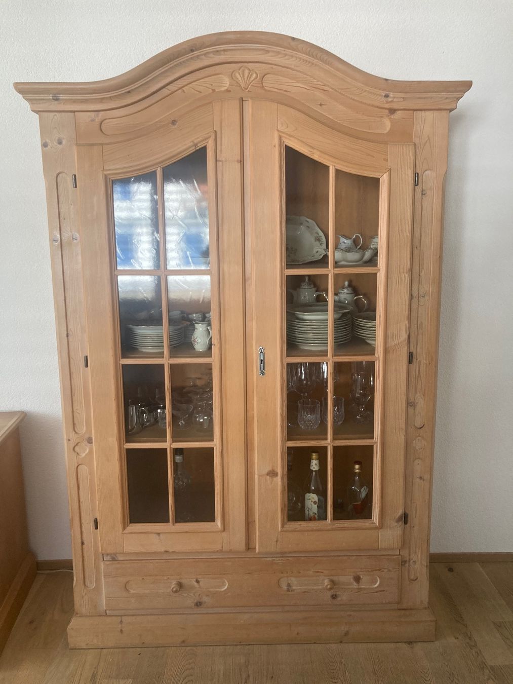 Armadi: Exklusiver Echtholz Schrank – Usato da Flums venduto da Aros