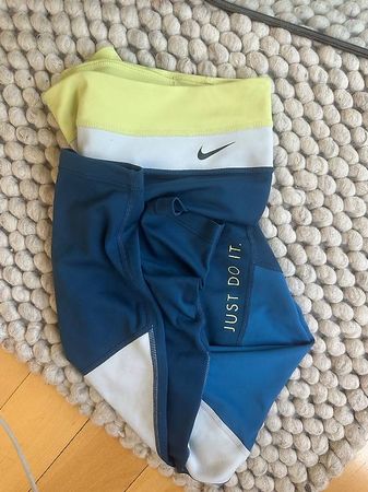Bequeme Nike Sportleggins in der Farbe Petrol