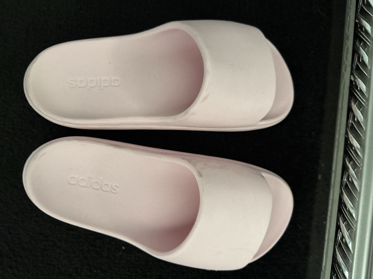 Chaussures femmes: Adidas badeschuhe – D'occasion à Allschwil par Figidindia