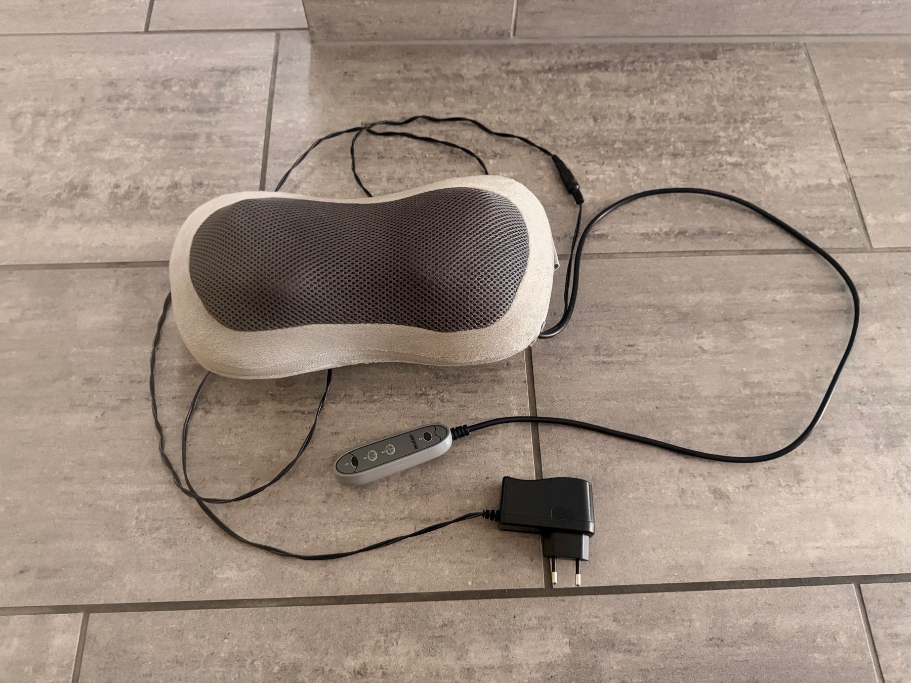 Dispositivi per massaggi: Massage Nackengerät – Usato da Niederurnen venduto da Carbon21 3