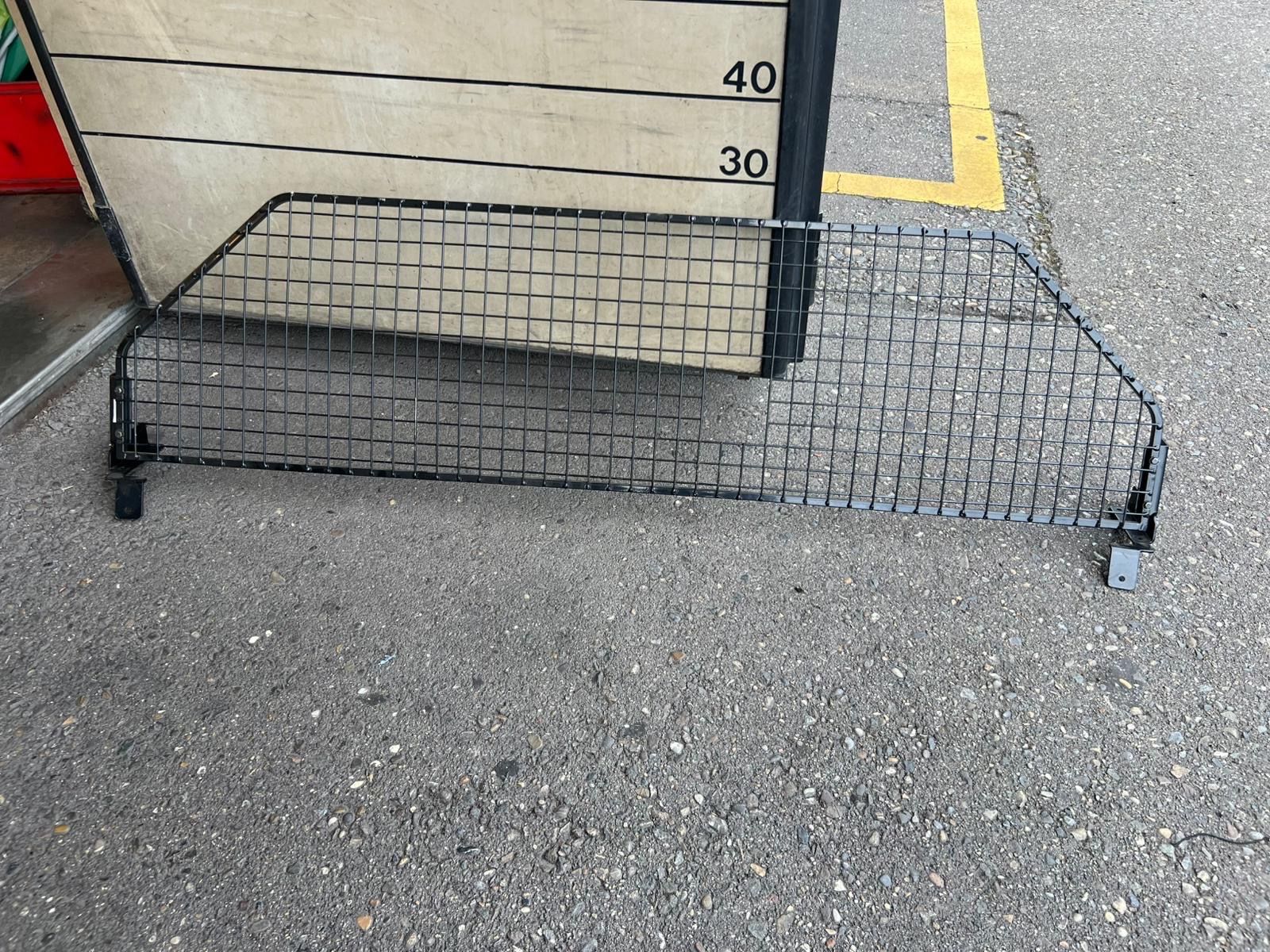 Cages, transport & sécurité: Hundegitter Renault Senic 2010 – D'occasion à Winterthur par NUMBER007 1