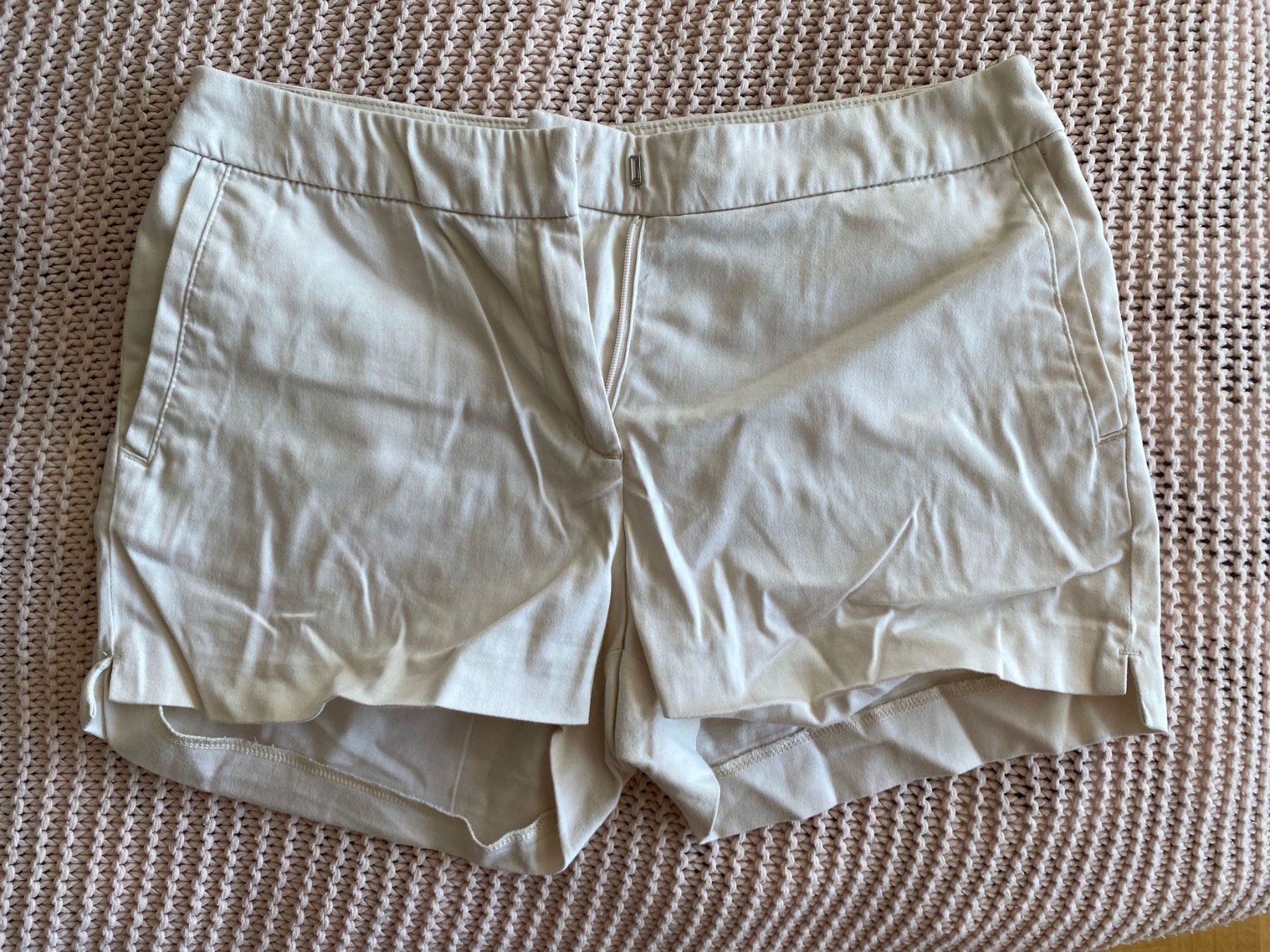 H&M Pantaloni: Short blanc cassé – Usato da Montreux venduto da iza_peche8
