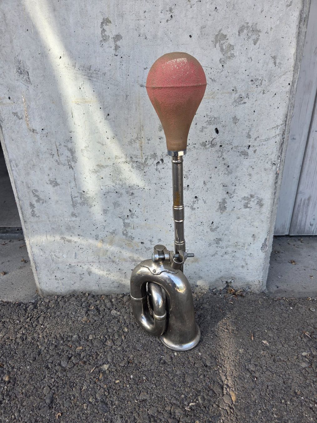 Tutte le decorazioni: Oldtimer Horn aus Metall silberfarben gebraucht – Usato da Wädenswil venduto da sudhira