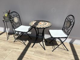 Gartentisch mit 2 Stühlen und Seitentisch
