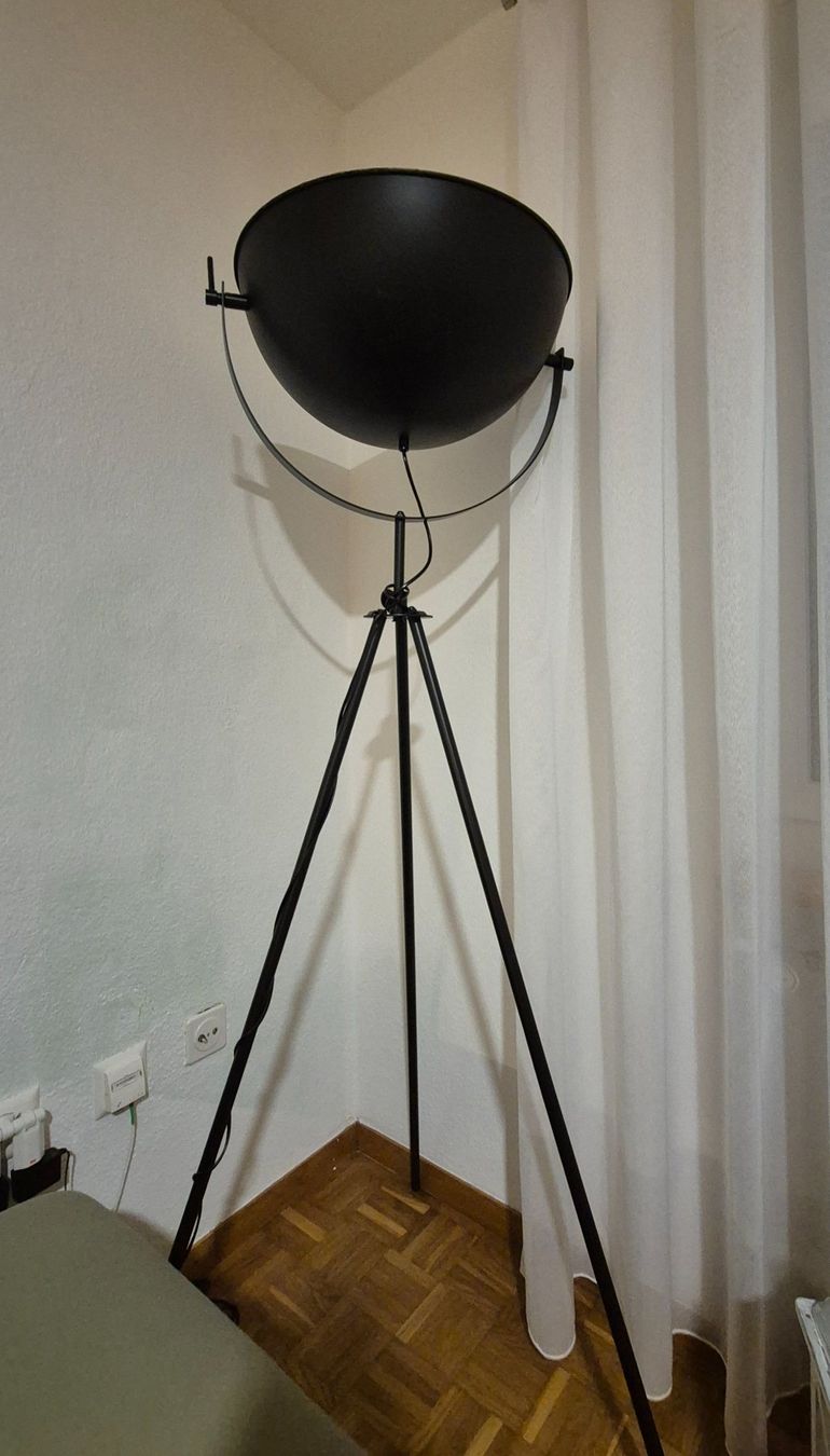 Conforama Lampade: Stehlampe – Usato da Mellingen venduto da Loewe2006 2