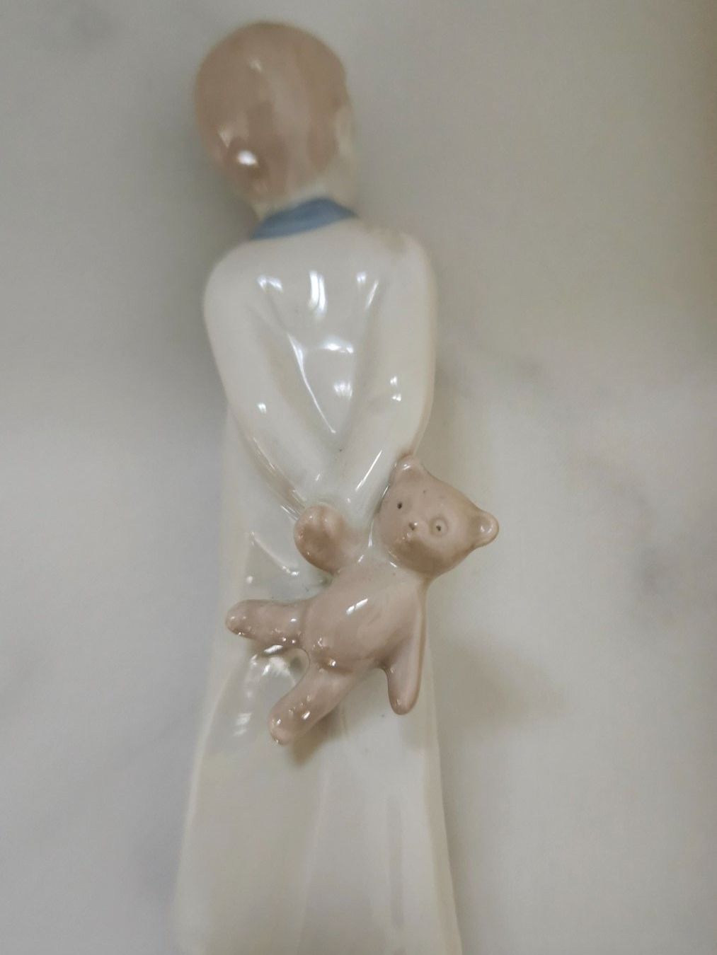 Statuette: Porzellanfigur Junge mit Teddybär – Usato da Meggen venduto da G7957c24 2