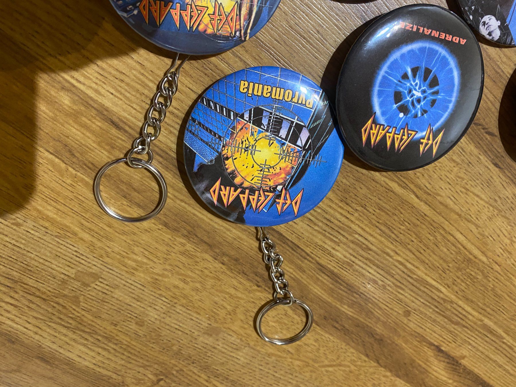 Plaketten & Abzeichen: Def Leppard- Flaschenoeffner & Ansteck Badges! – Neu (gemäss Beschreibung) aus Basel von FatCatPacksTheRatt 3